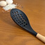 کفگیر و ملاقه سیلیکونی دسته چوب - تصویر 4