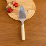 کارد کیک استیل دسته چوبی